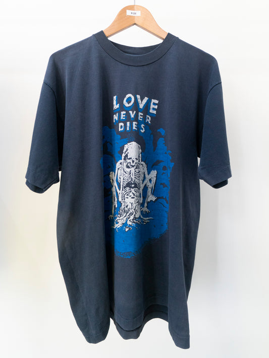 90's Fashion Victim Love Never Dies T-Shirt XL