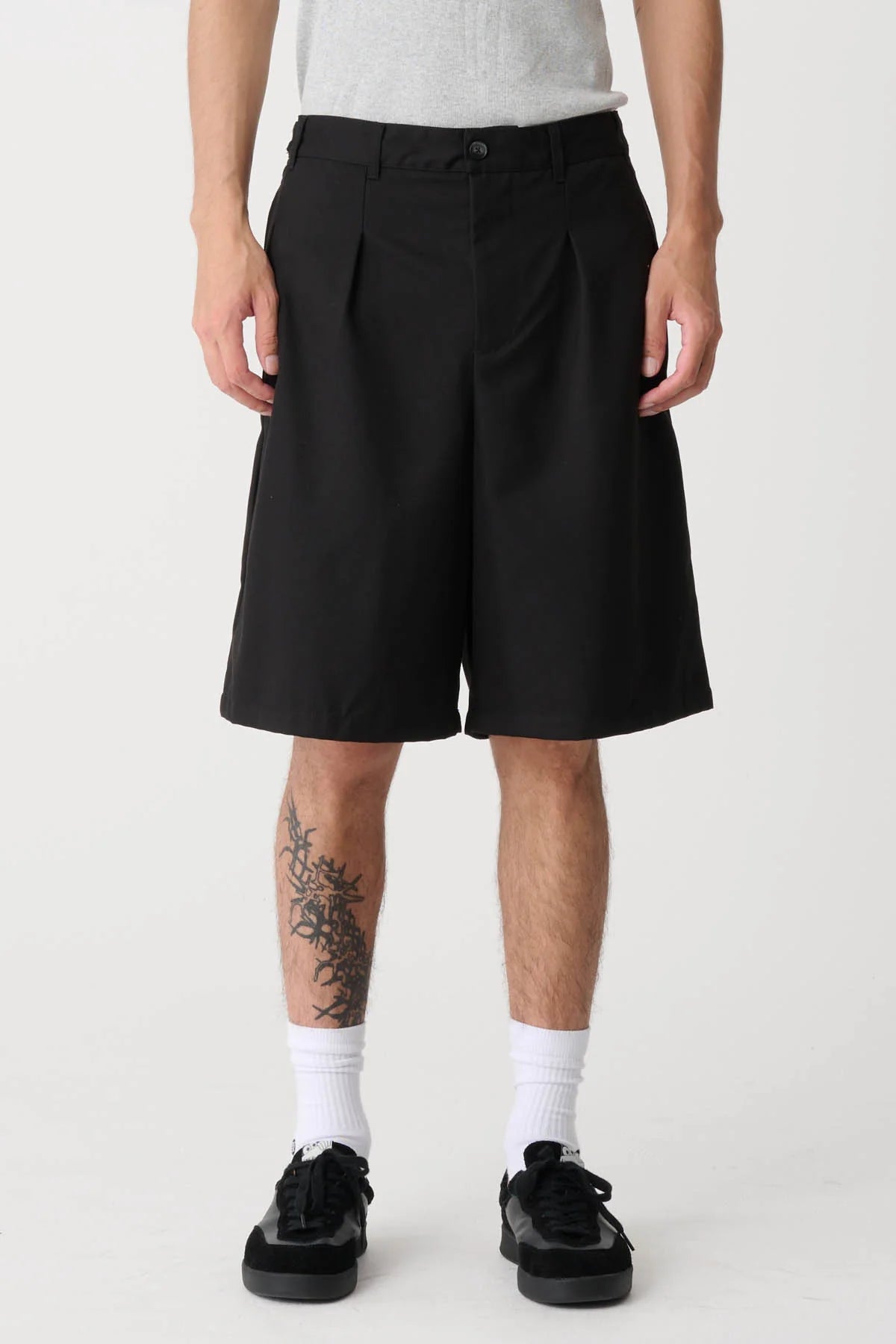 X-Large Amplify Pleated Short Black